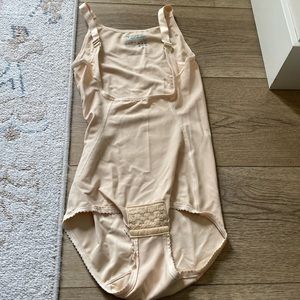 Marena girdle with high back bikini length